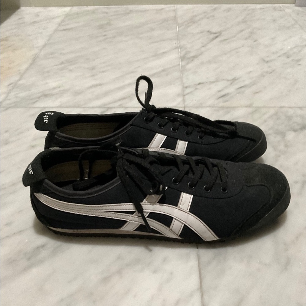Mexico 66 Onitsuka Tiger Asics Black with White sz 7 EU 40